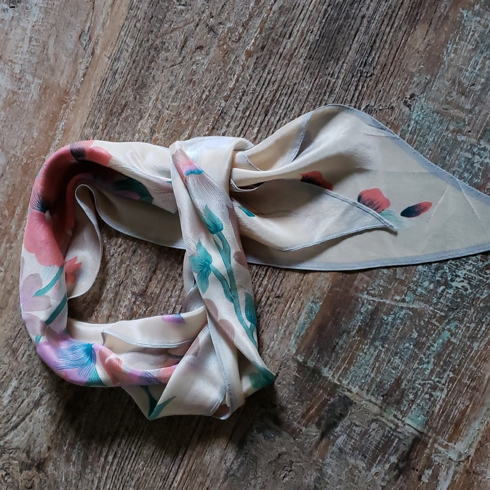 ECHO FLORAL PRINTED SILK SCARF 64"x7" VINTAGE.    (BIN 008)